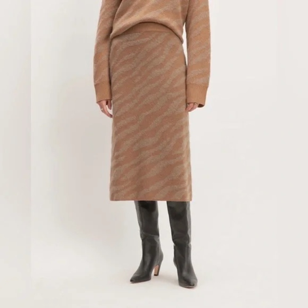 Everlane Alpaca Tiger Jacquard Midi Skirt
Size L NWT